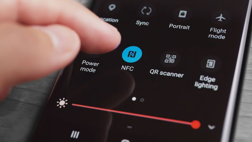 پاورپوینت در مورد تحقیق درباره آشنایی  کامل  با فناوری nfc  در تلفنهای همراه